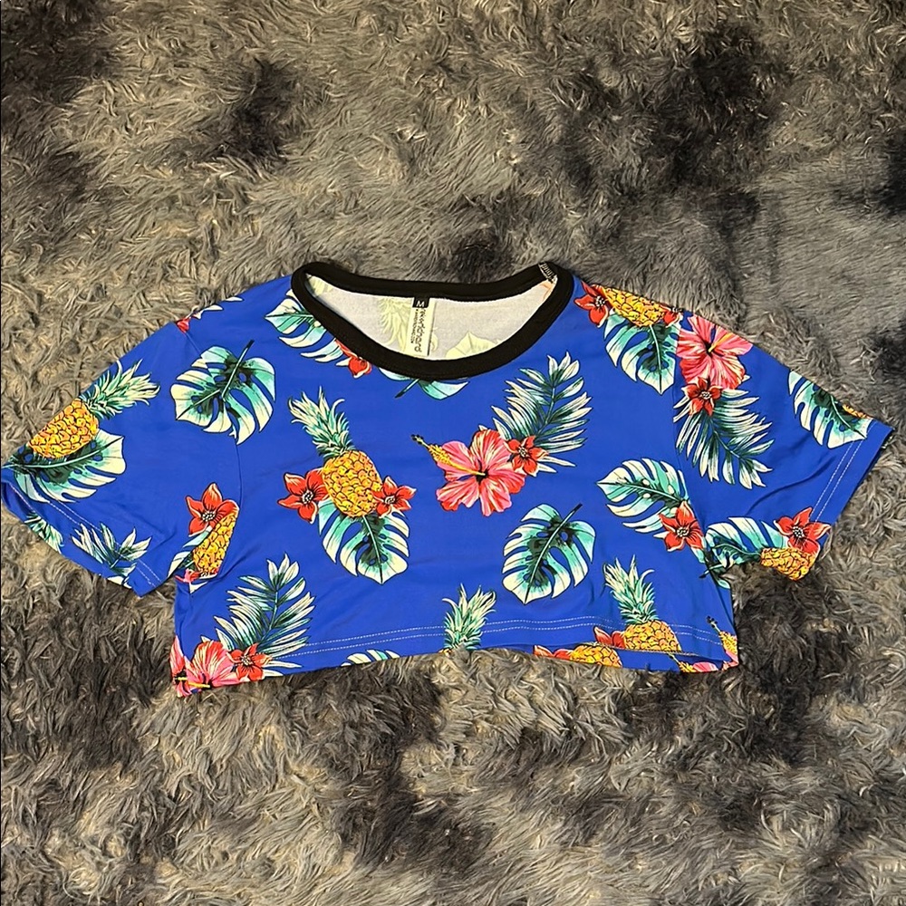 Tropical Blue and Green Crop Tee with Short Sleeves